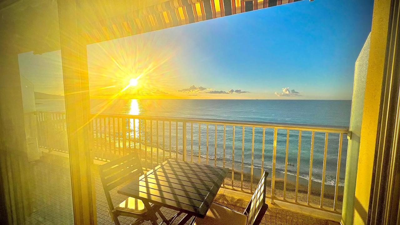 Seaviews By Jenni Menton, La Suite, Superbe Front De Mer, Top Emplacement Avec Terrasse Et Parking! Zewnętrze zdjęcie