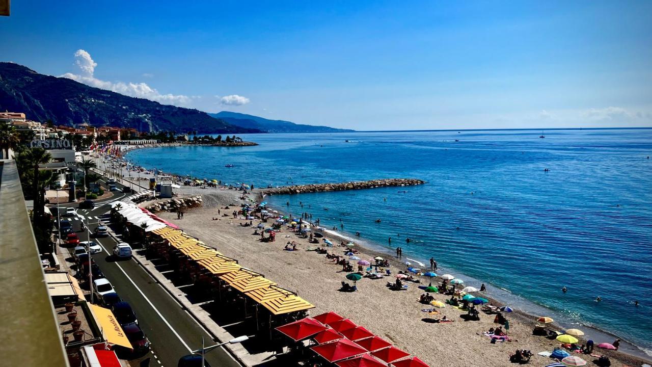 Seaviews By Jenni Menton, La Suite, Superbe Front De Mer, Top Emplacement Avec Terrasse Et Parking! Zewnętrze zdjęcie