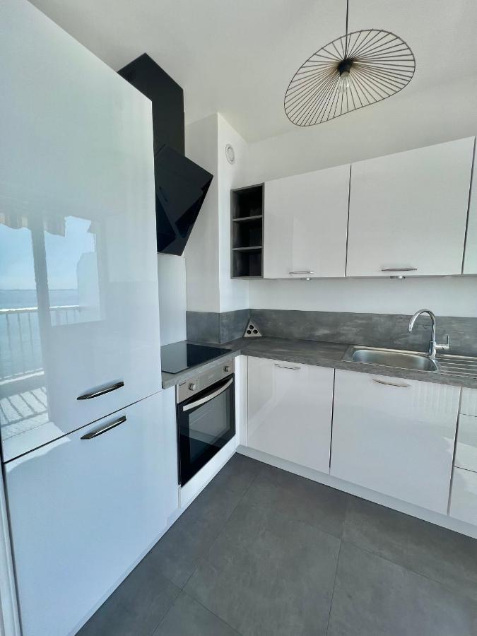 Seaviews By Jenni Menton, La Suite, Superbe Front De Mer, Top Emplacement Avec Terrasse Et Parking! Zewnętrze zdjęcie
