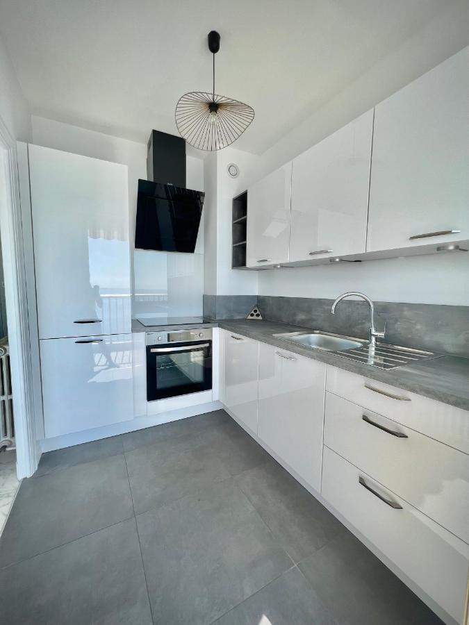 Seaviews By Jenni Menton, La Suite, Superbe Front De Mer, Top Emplacement Avec Terrasse Et Parking! Zewnętrze zdjęcie