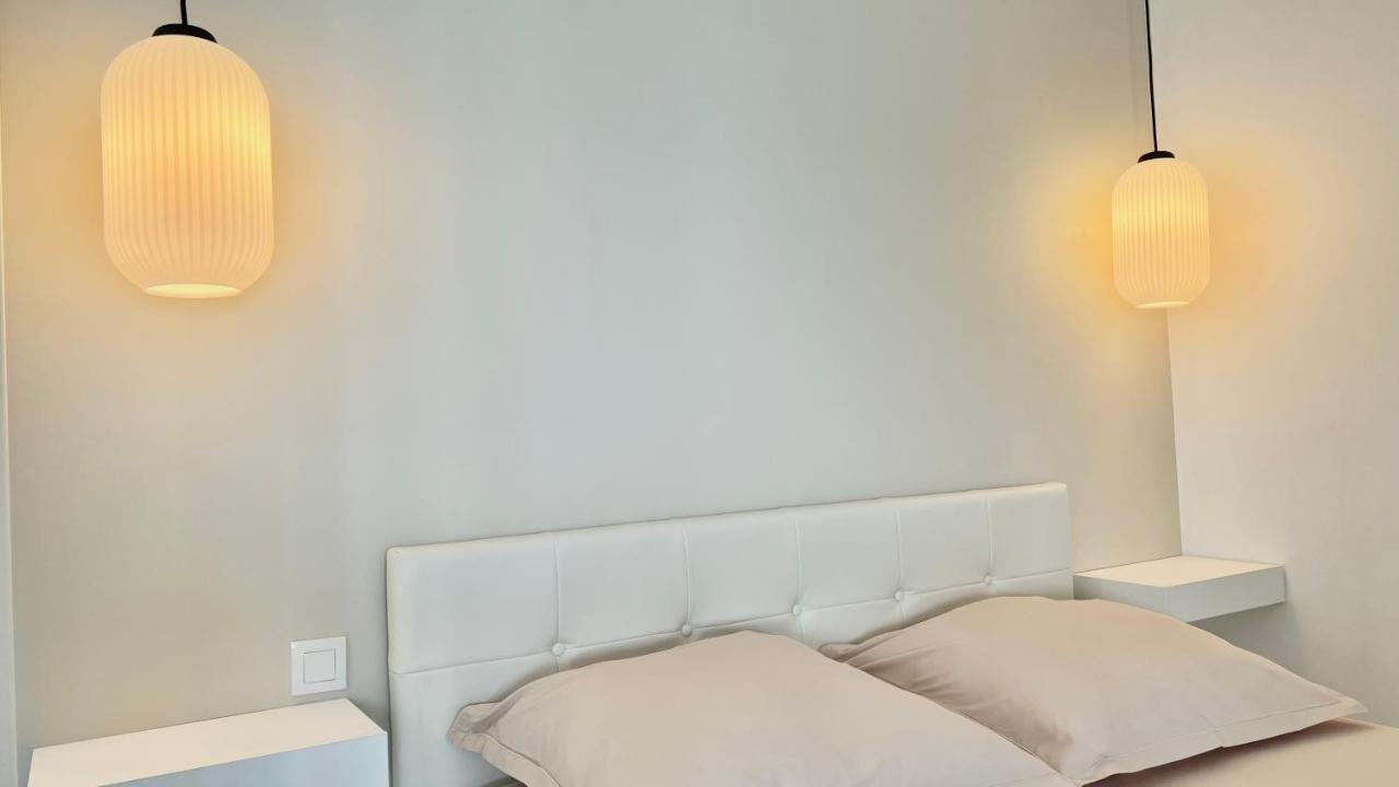 Seaviews By Jenni Menton, La Suite, Superbe Front De Mer, Top Emplacement Avec Terrasse Et Parking! Zewnętrze zdjęcie