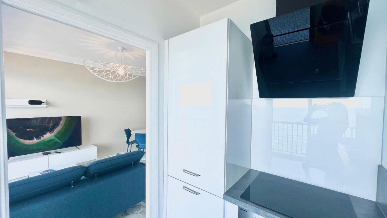 Seaviews By Jenni Menton, La Suite, Superbe Front De Mer, Top Emplacement Avec Terrasse Et Parking! Zewnętrze zdjęcie